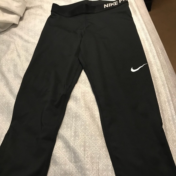 Nike Pants - Nike Pro Capris